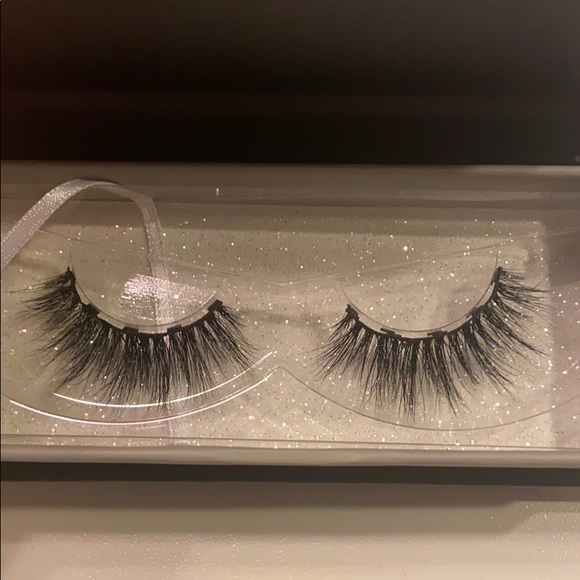 Moxie lashes - Picture 2 of 4